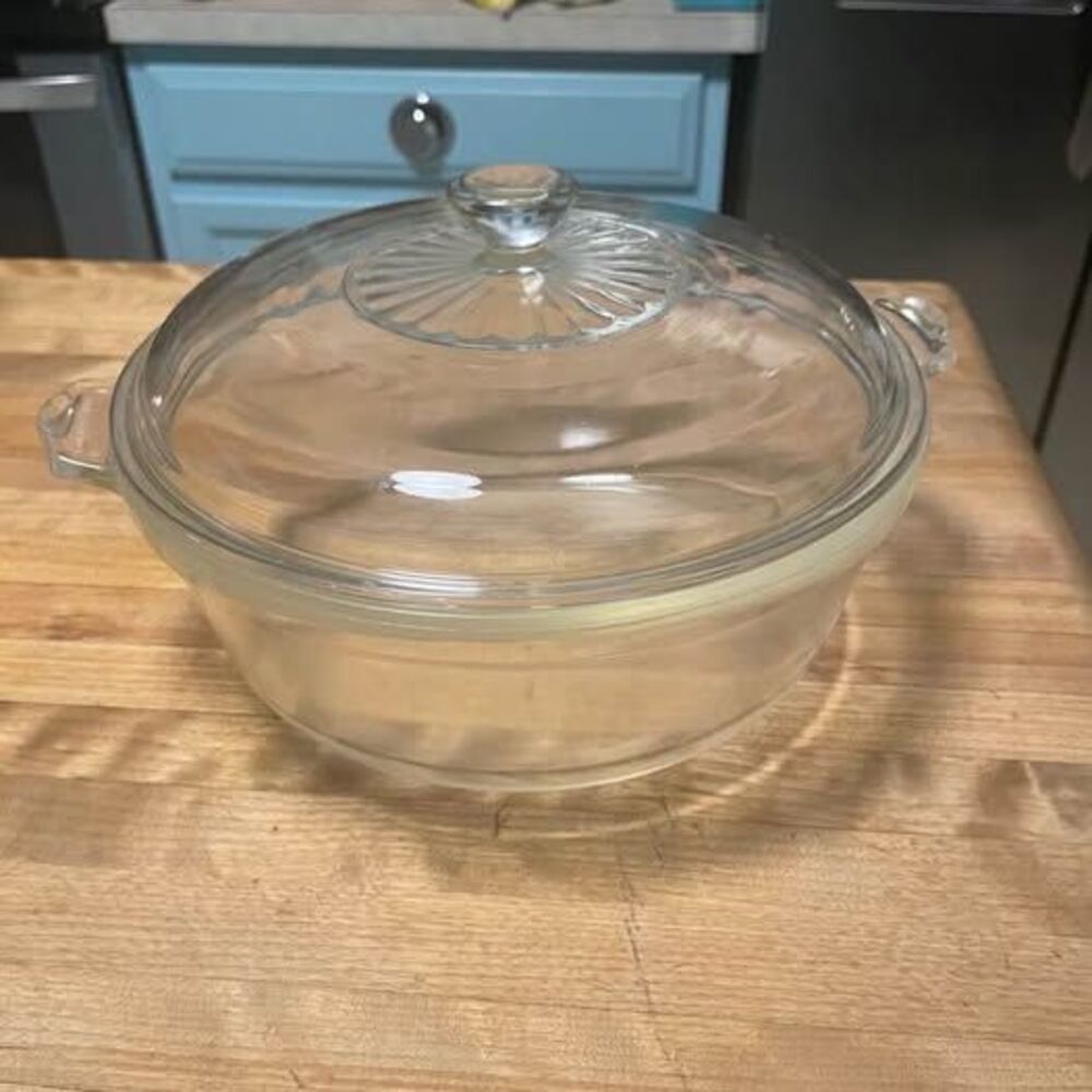 Pyrex 2.5 Quart Clear Glass Round Casserole Dish with Lid